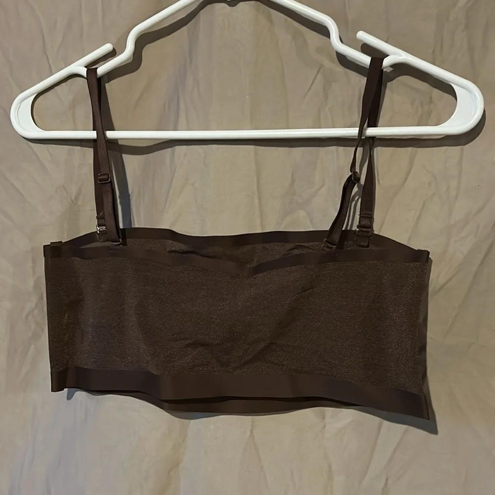 Skims Sheer Sculpt Bandeau bra - Picture 2 of 4